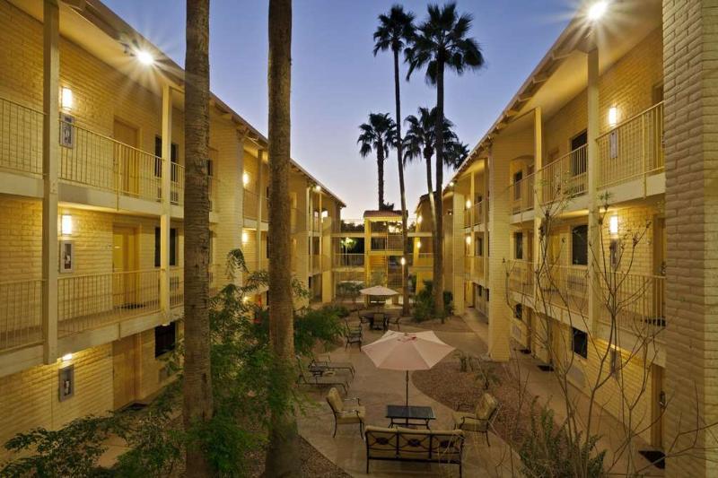 La Quinta Inn By Wyndham Phoenix Sky Harbor Airport Темпе Экстерьер фото