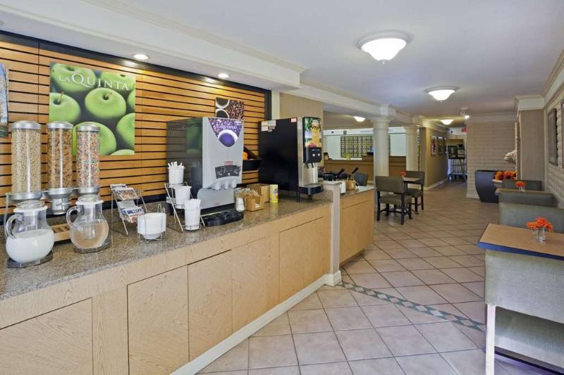 La Quinta Inn By Wyndham Phoenix Sky Harbor Airport Темпе Экстерьер фото